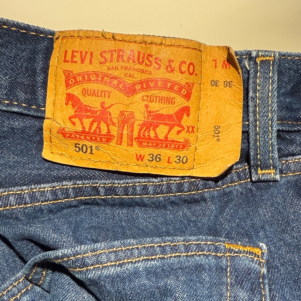 Levi's 501 Men's Denim Jeans in Classic Blue